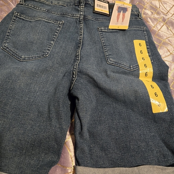 DKNY shorts - Picture 5 of 9